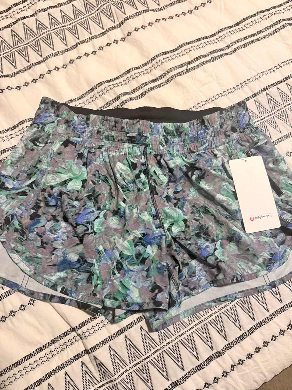 lululemon  Women’s Green-Blue Floral Athletic  4” Tracker Shorts